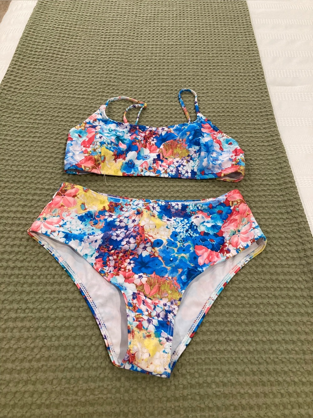 Women two-piece swimsuit scoop neck flower High-Waisted Bikini Set white blue s